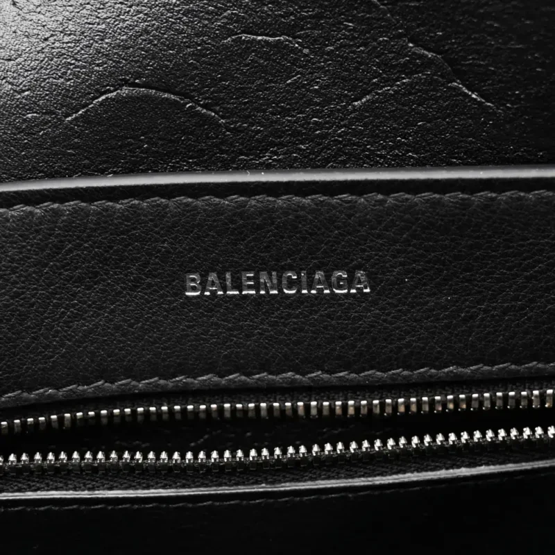 BALENCIAGA XXS EVERYDAY TOTE BLACK/WHITE SMOOTH CALFSKIN LEATHER LOGO DOUBLE SIDED - Image 2