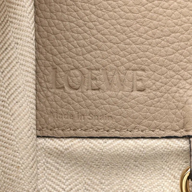 LOEWE HAMMOCK SHOULDER BAG MEDIUM SAND MINK CALFSKIN LEATHER GOLD HARDWARE - Image 2
