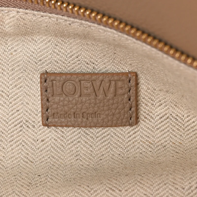 LOEWE PUZZLE EDGE BAG MEDIUM SAND SOFT GRAINED CALFSKIN LEATHER - Image 2