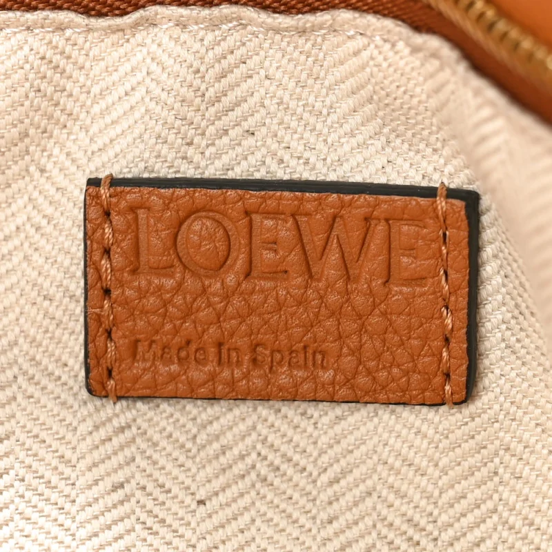 LOEWE PUZZLE BAG SMALL LIGHT CARAMEL CALFSKIN LEATHER - Image 2