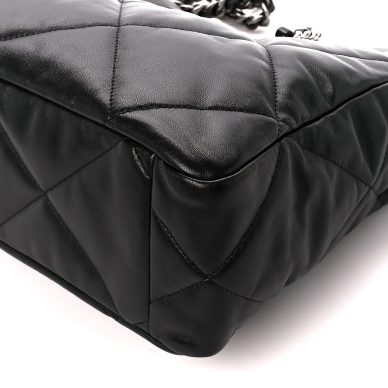 CHANEL EAST-WEST SHOPPING BAG MEDIUM BLACK CHANEL 19 QUILTED LAMBSKIN LEATHER MIXED METAL HARDWARE - Image 5