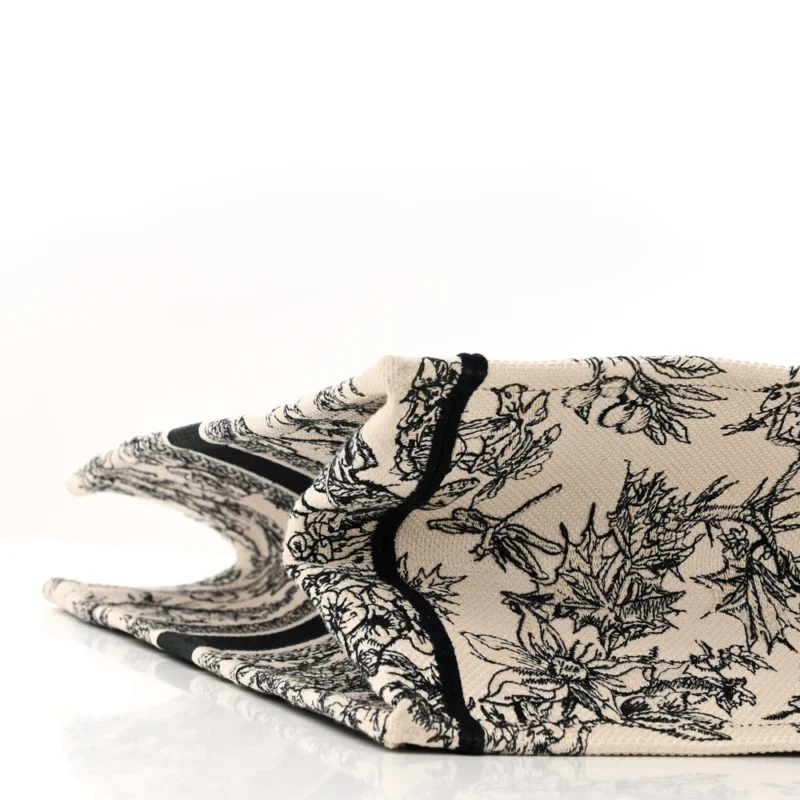 DIOR LARGE ZODIAC TOILE DE JOUY BOOK TOTE LATTE EMBROIDERED CANVAS - Image 4