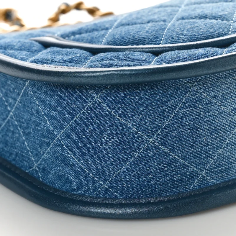 CHANEL HOBO MEDIUM BLUE QUILTED WASHED DENIM AGED GOLD HARDWARE - Image 4