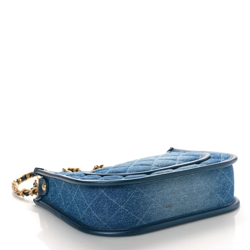 CHANEL HOBO MEDIUM BLUE QUILTED WASHED DENIM AGED GOLD HARDWARE - Image 6