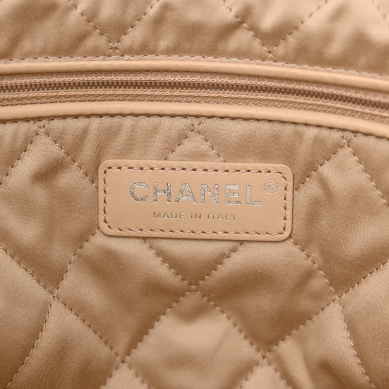 GRADE CHANEL 22 SMALL WHITE QUILTED HANDBAG - Image 2