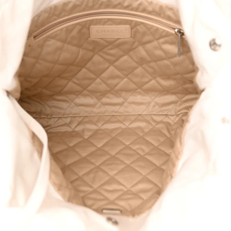 GRADE CHANEL 22 SMALL WHITE QUILTED HANDBAG - Image 7