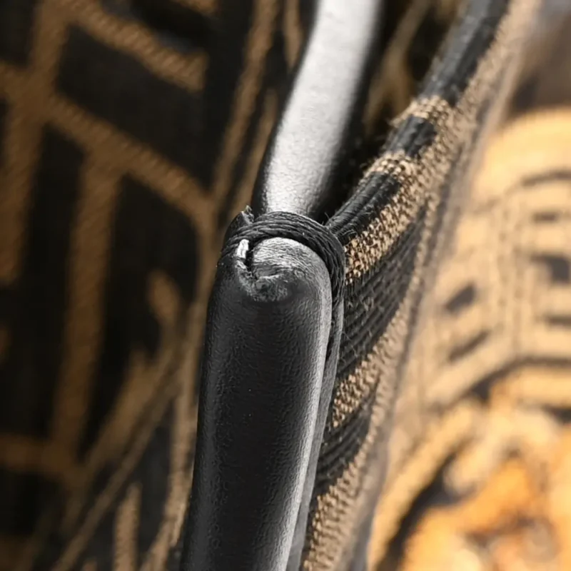 FENDI LARGE FENDACE FF MEDUSA STUDDED FENDI SUNSHINE SHOPPER TOTE (F X V) MARRONE/FUXIA JACQUARD FABRIC, CALFSKIN LEATHER, & PLEXIGLASS GOLD HARDWARE - Image 10