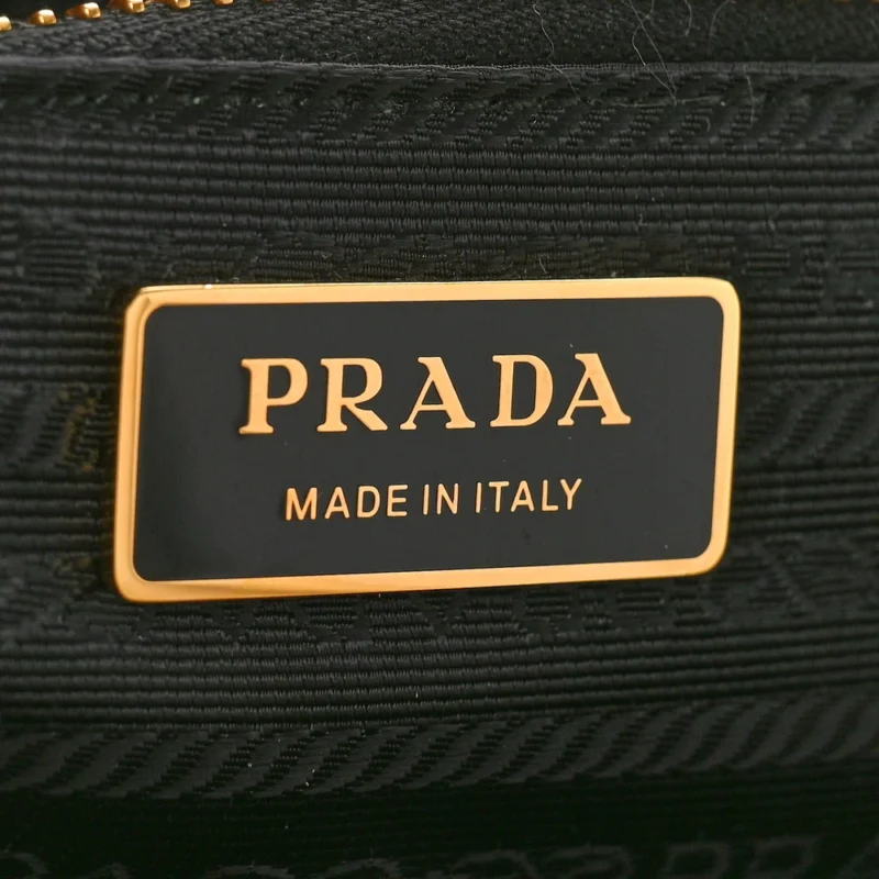PRADA LARGE IMPUNTU TRIANGLE STITCHED RE-EDITION 1995 CHAINE SHOULDER BAG BLACK RE-NYLON & SAFFIANO LEATHER - Image 2